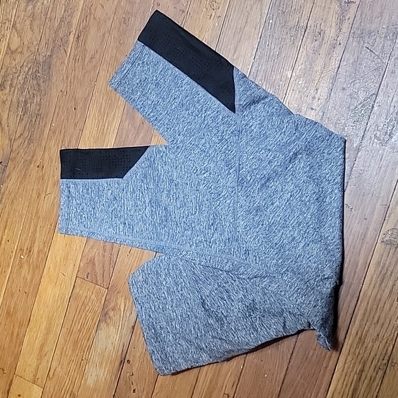 Champion capri size s color gray and black good condition - Picture 9 of 10